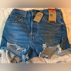 levi’s 501 shorts size 26 never worn tags still on